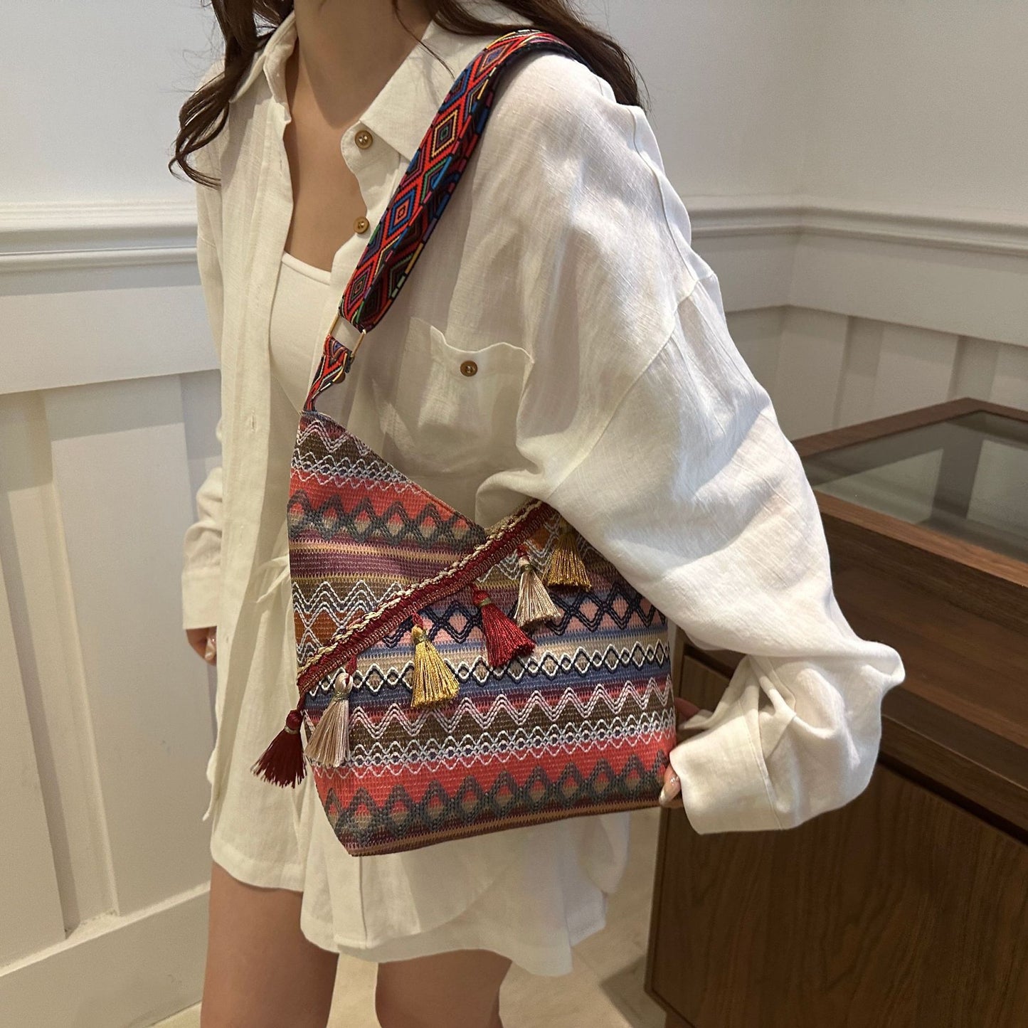 Women's Simple Artistic National Style Tassel Large Crossbody Bags