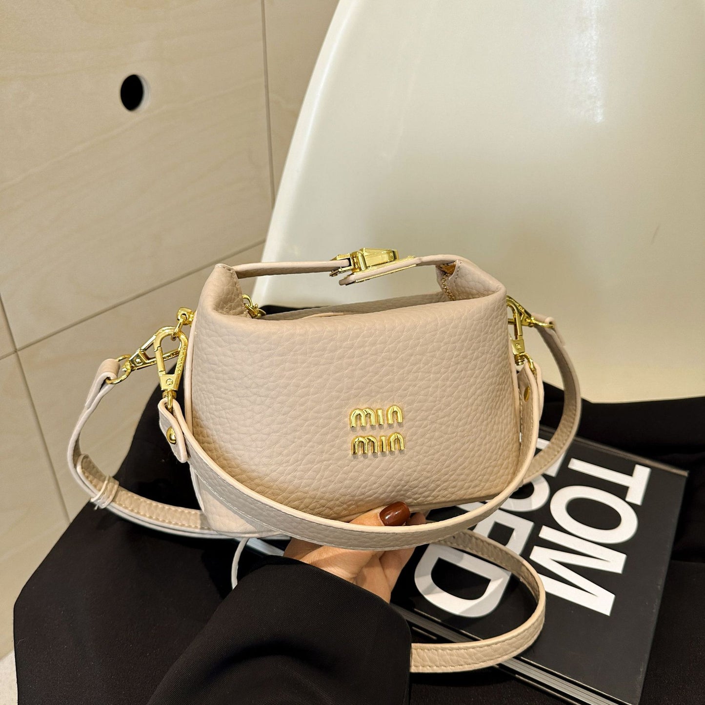 High-grade Soft Leather Light Luxury Magnetic Snap Crossbody Bags