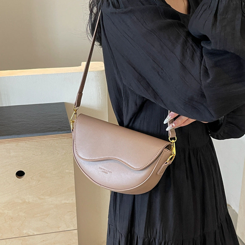 Women's Niche Fashion High-grade Retro Underarm Saddle Shoulder Bags
