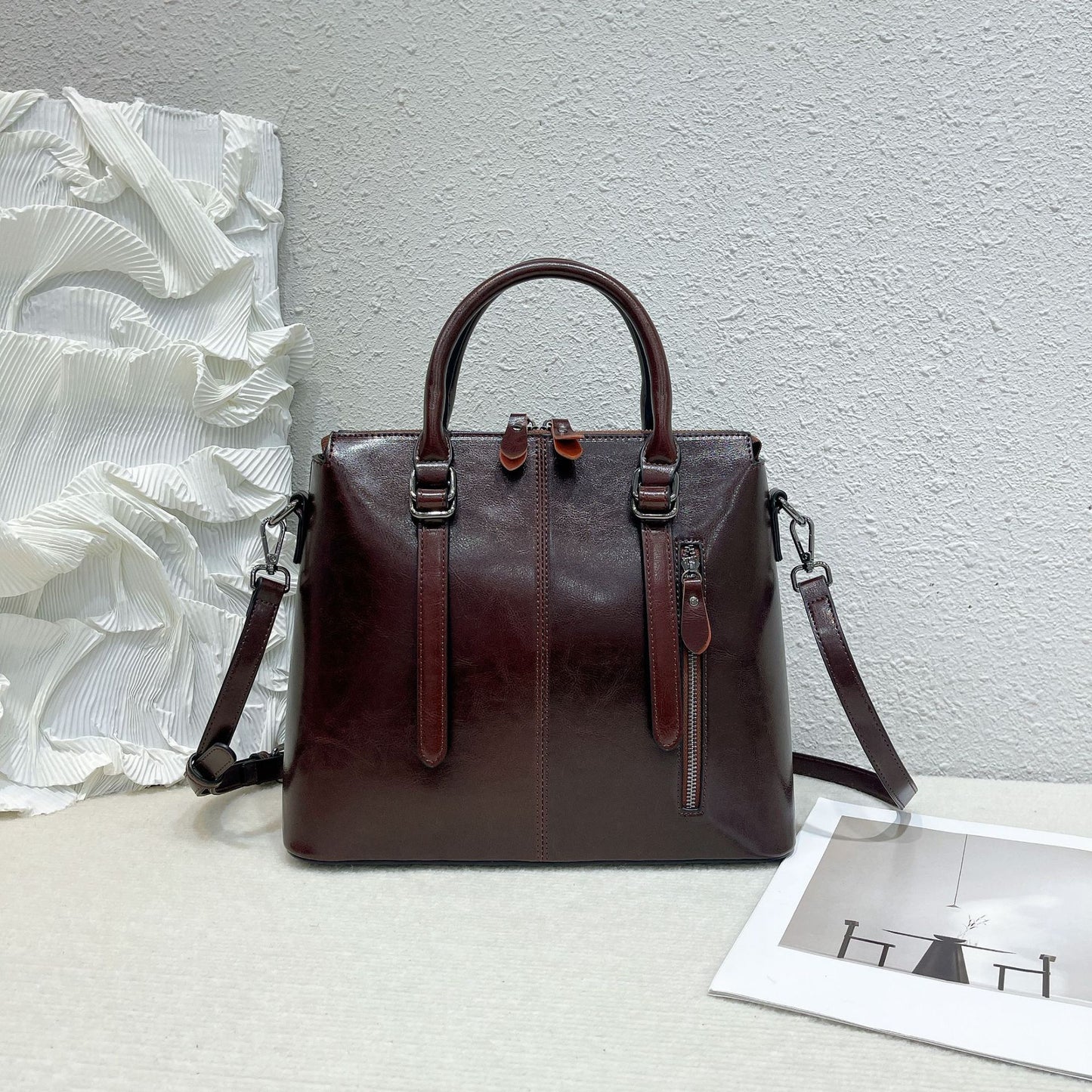 Popular Classy Women's Leather Retro High-grade Handbags