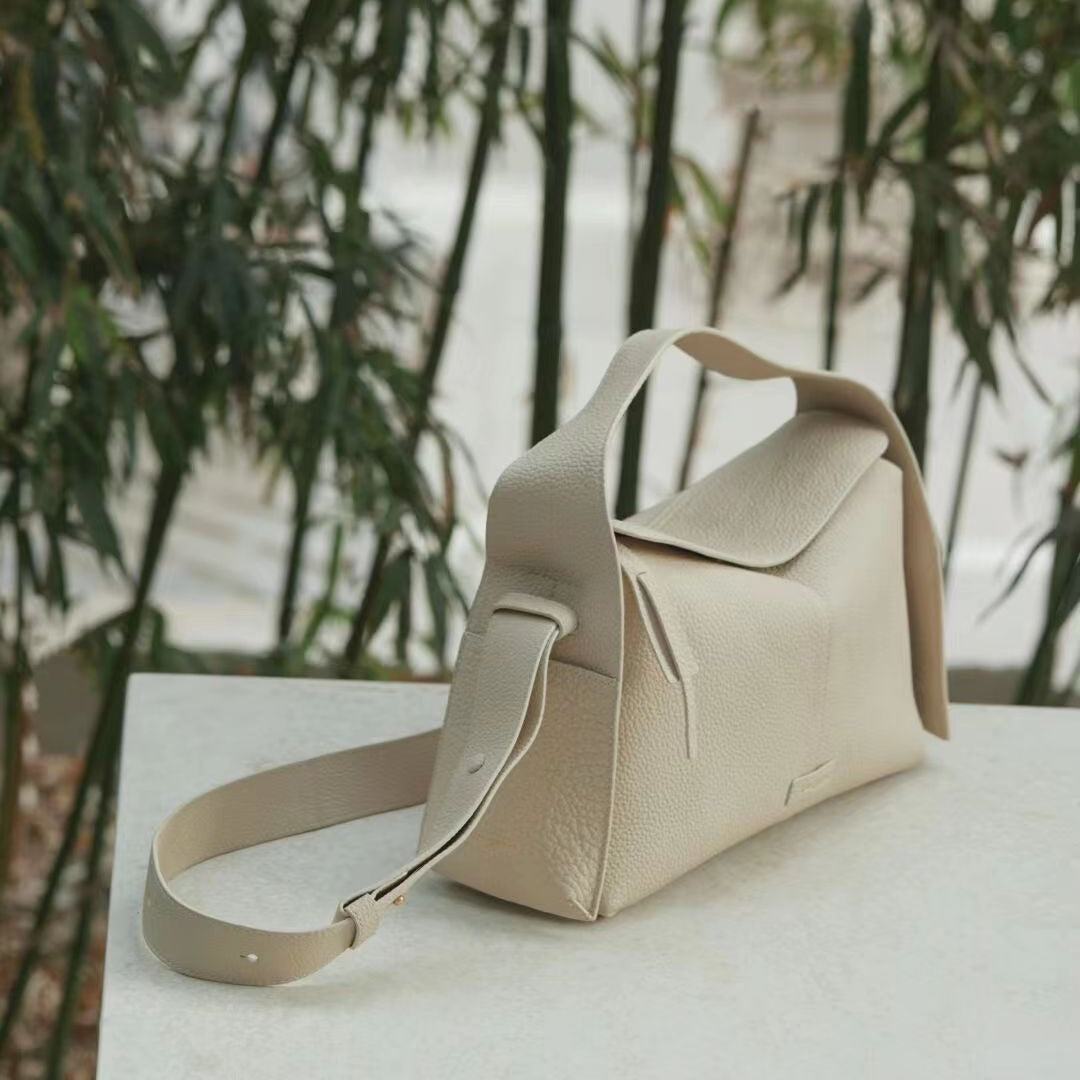 Women's Hanging Series Medium Roof Designer Model First Layer Crossbody Bags