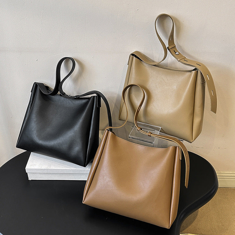 Women's Spring Large Capacity Commuter Retro Fashion Bags