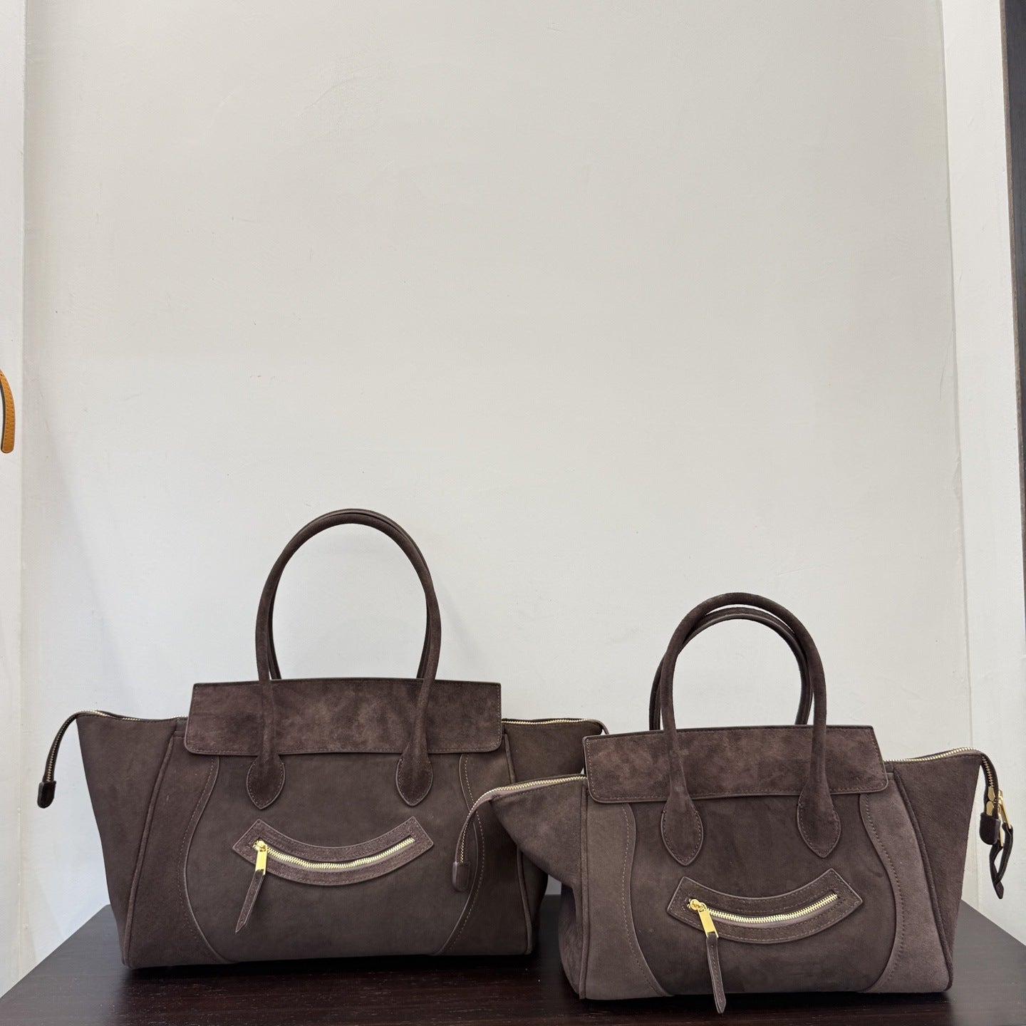 Women's Cowhide Smiling Face Large Capacity Commuter Portable Handbags