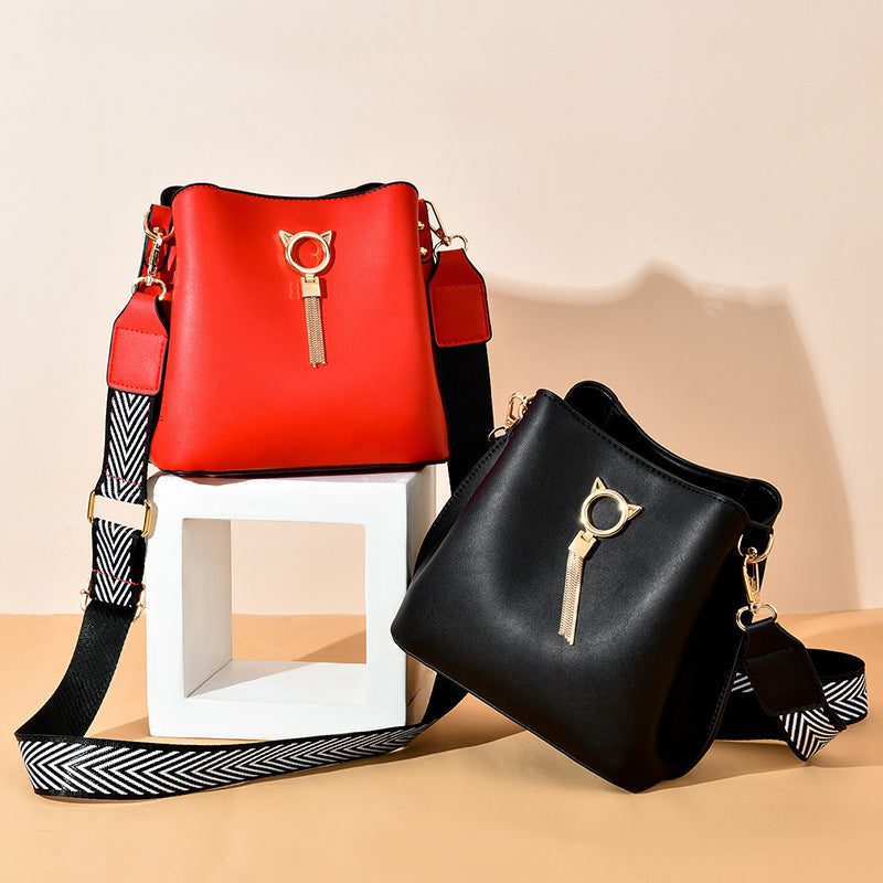 Women's Capacity Fashionable Korean Style Elegant Western Shoulder Bags