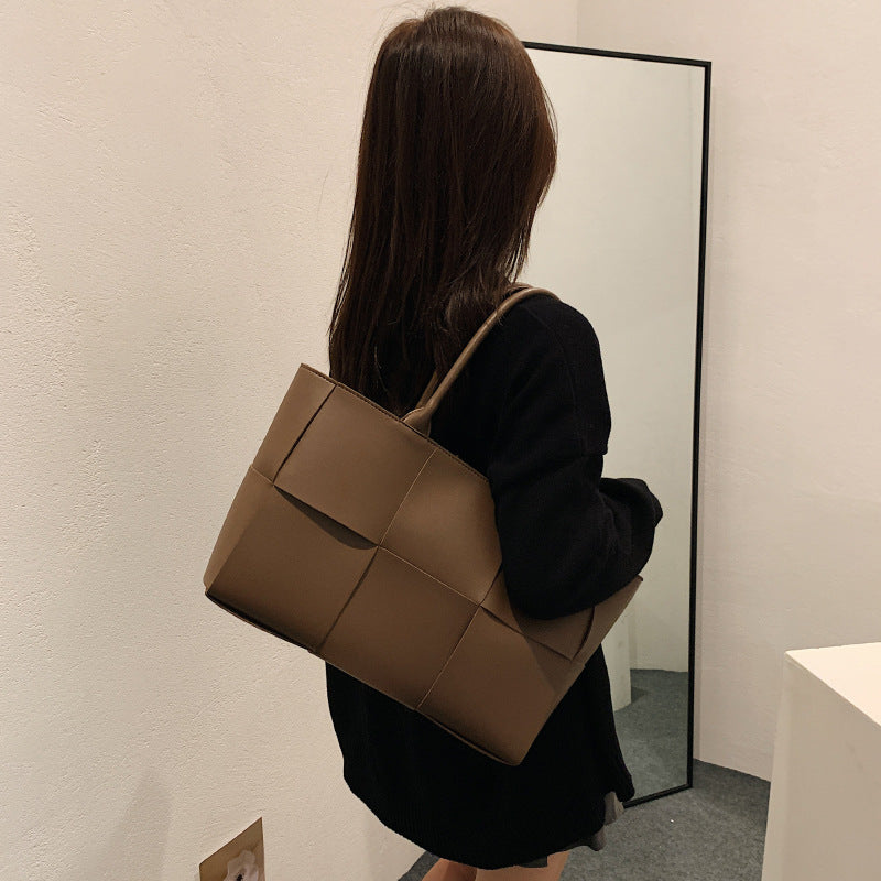 Large Capacity Fashion Woven Portable Easy Crossbody Bags
