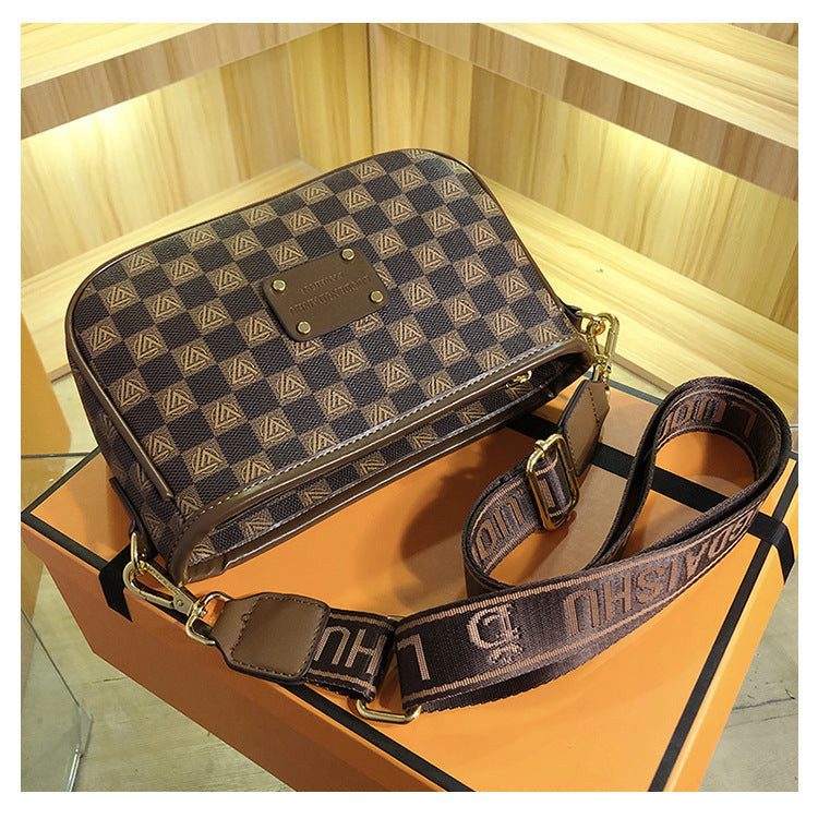 Women's Wide Strap Letters Printing Stylish Underarm Shoulder Bags