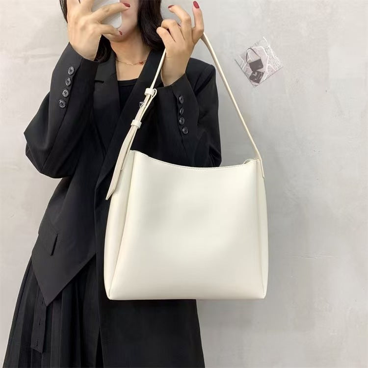 Women's Spring Large Capacity Commuter Retro Fashion Bags