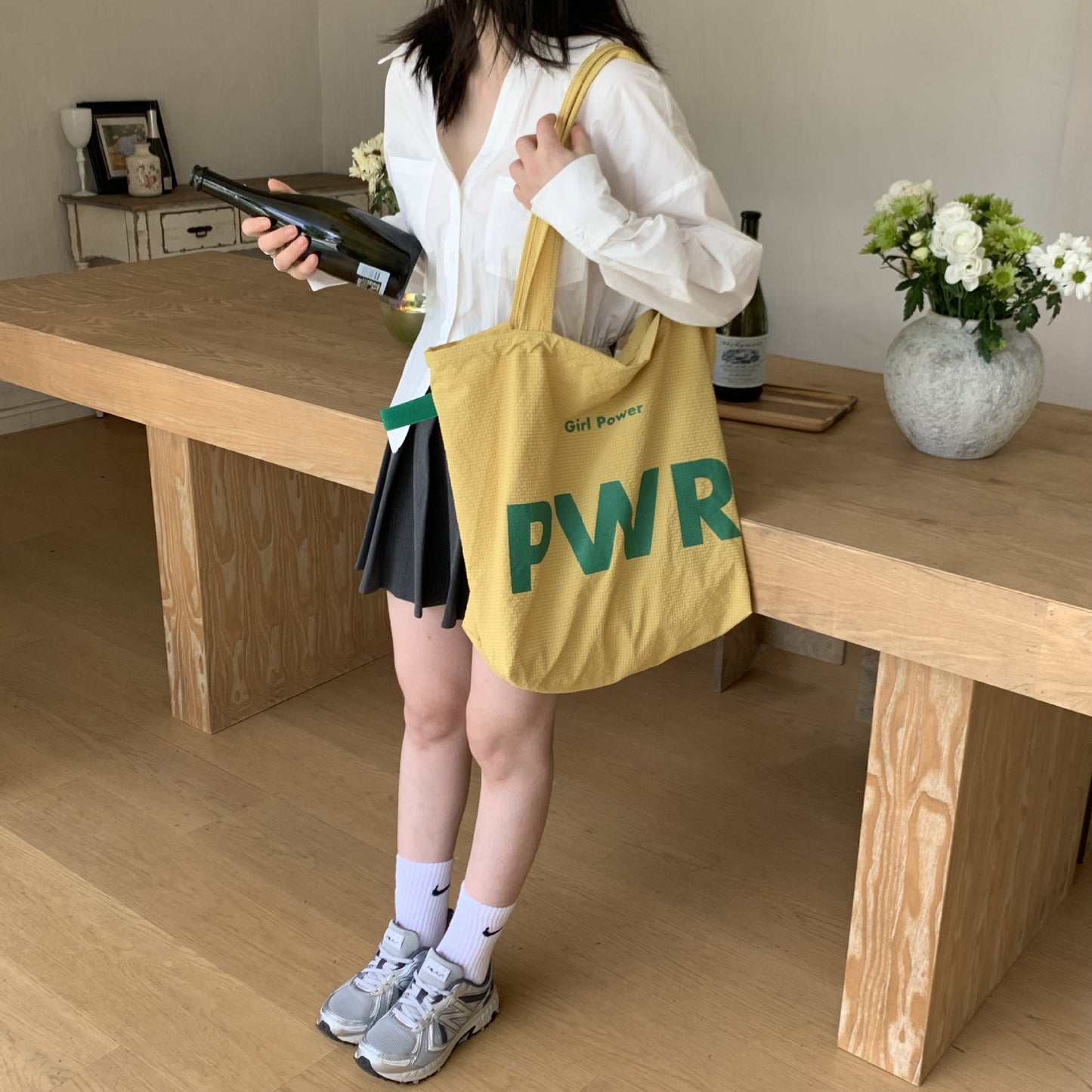 Women's Large Capacity Drawstring Design Letter Printed Shoulder Bags