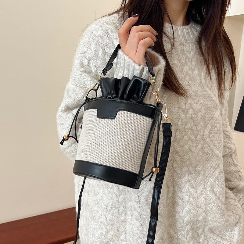 Women's Fashion Retro Leisure Commute Minority Simple Shoulder Bags
