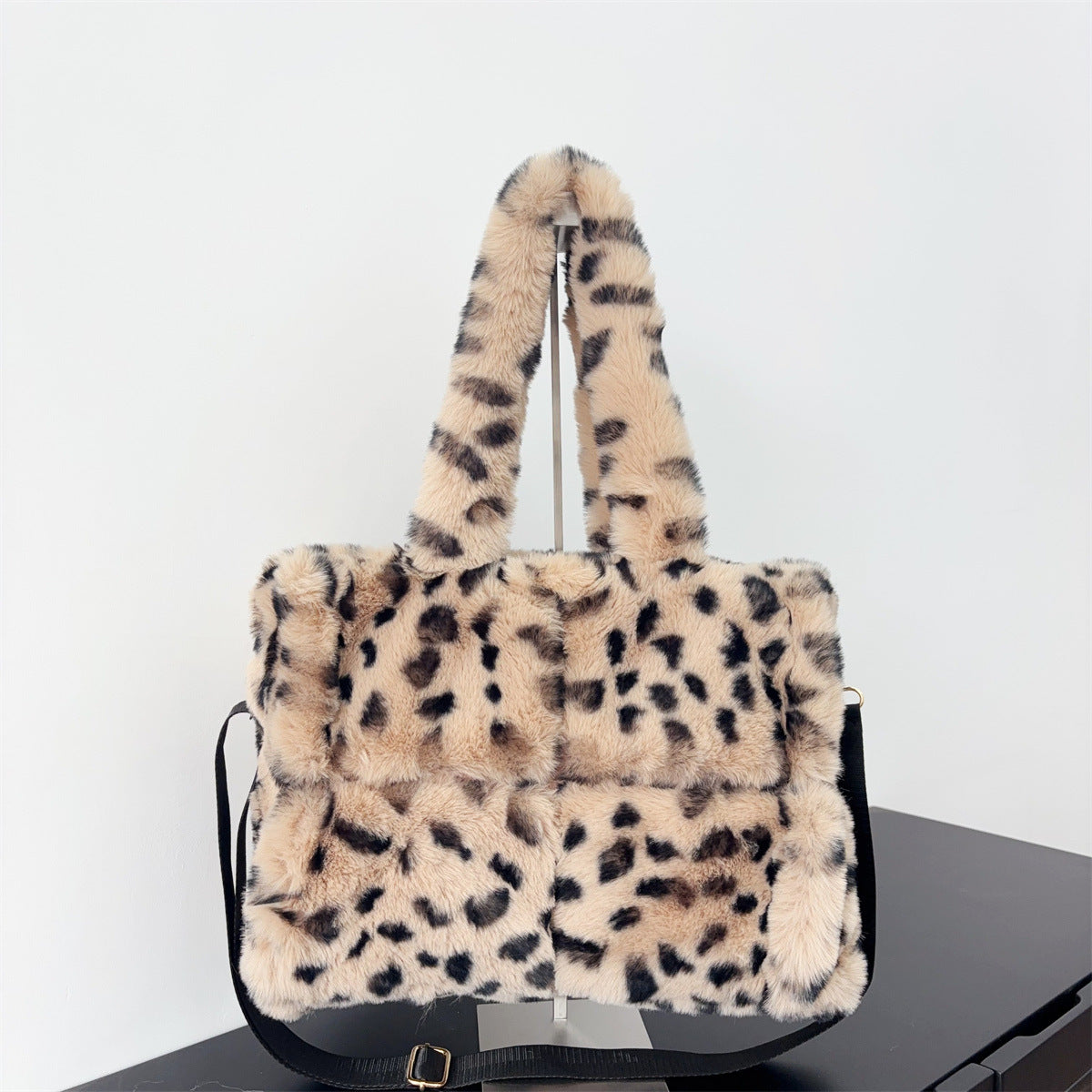 Leopard Print Large Capacity Portable Plush Shoulder Bags
