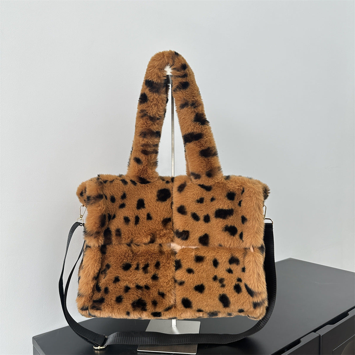 Leopard Print Large Capacity Portable Plush Shoulder Bags