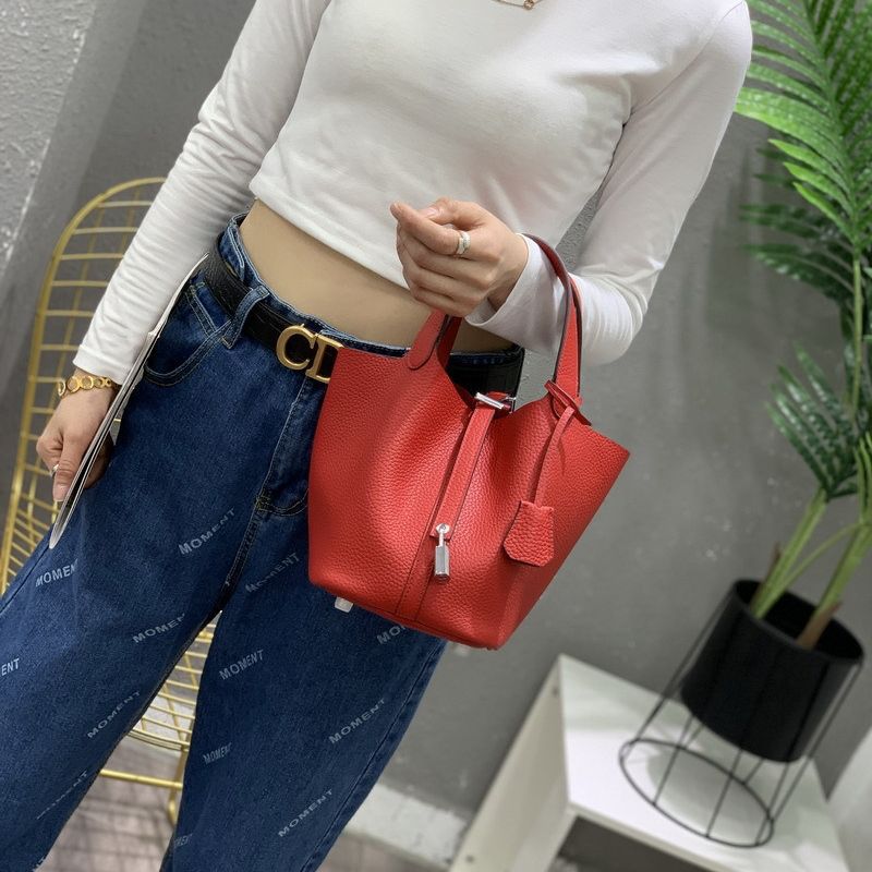 Stylish Beautiful Women's Cowhide Leather Sier Bags