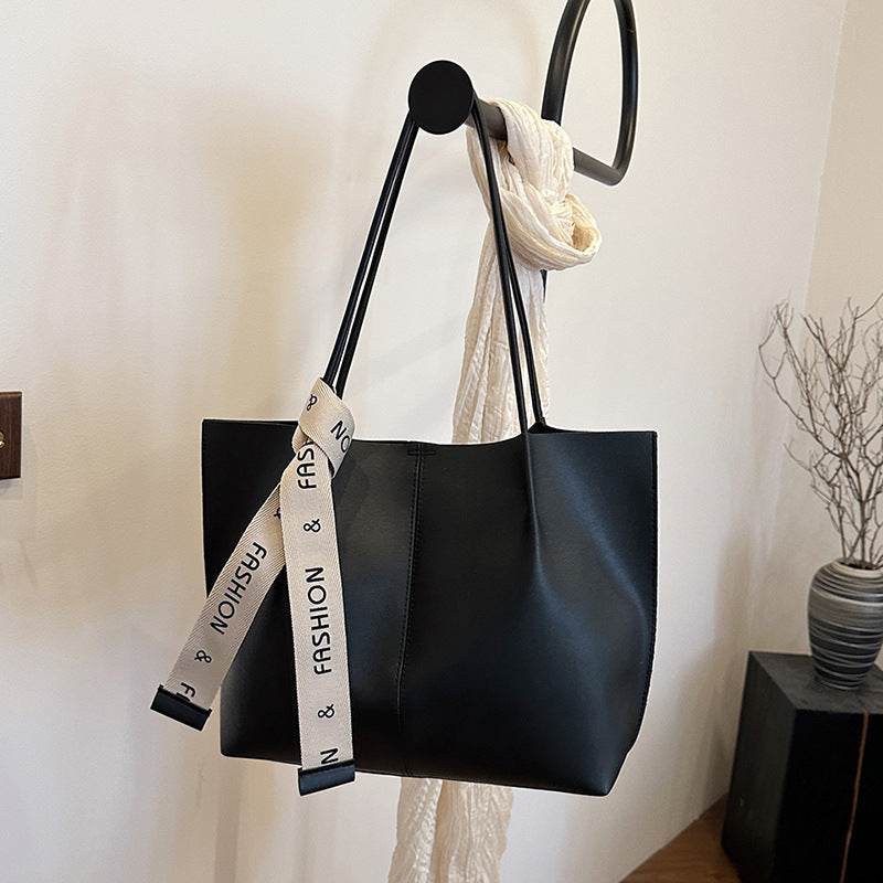 Women's Retro Solid Color Commute Large Capacity Totes Western Style Shoulder Bags