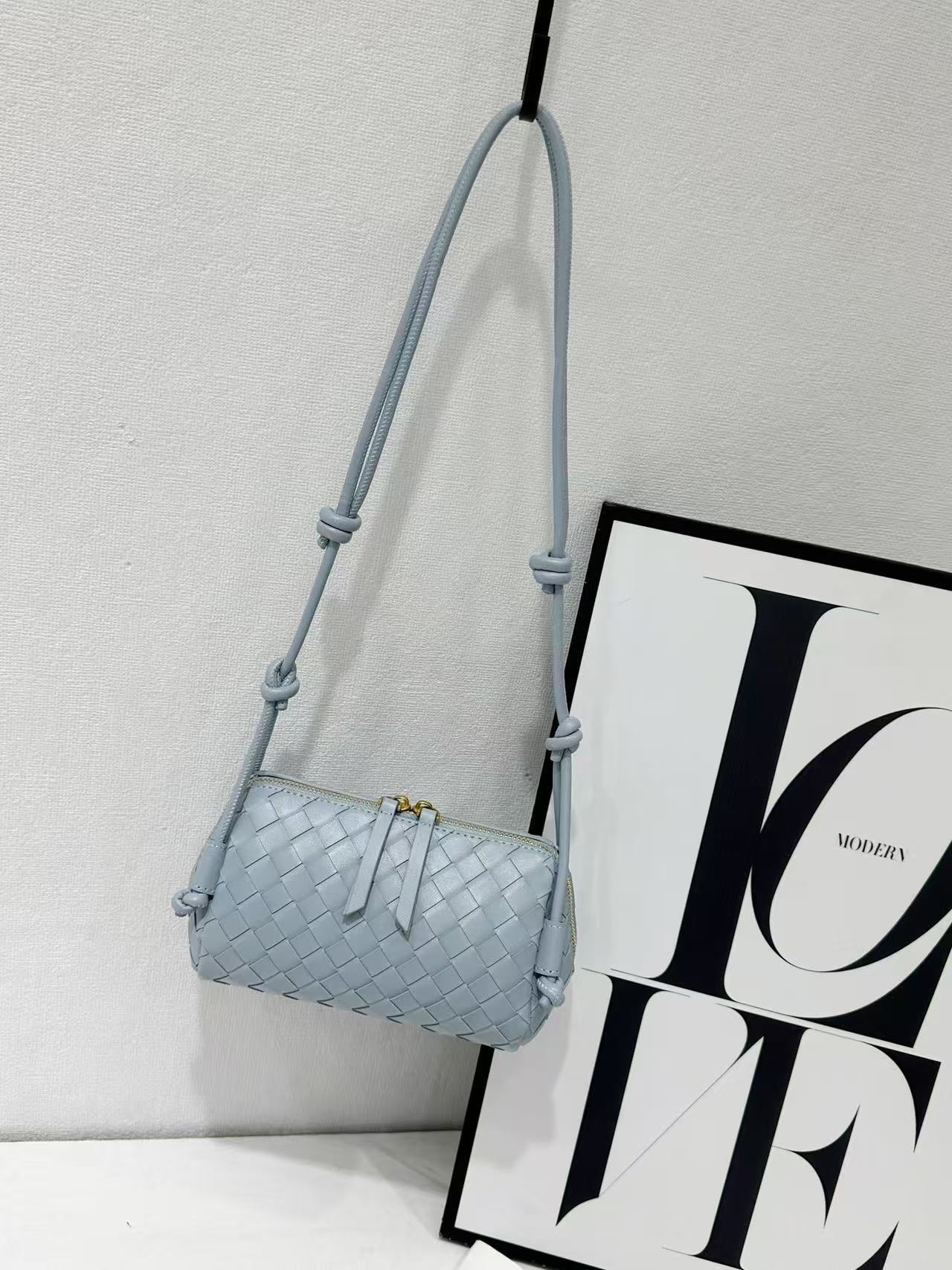 Commute Handmade Style Woven Minority Fashion Handbags