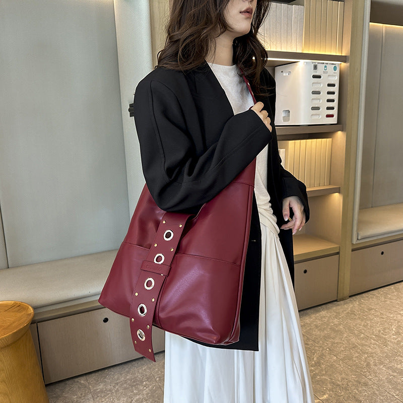 Popular Women's Fashion Rivet Autumn Personalized Crossbody Bags