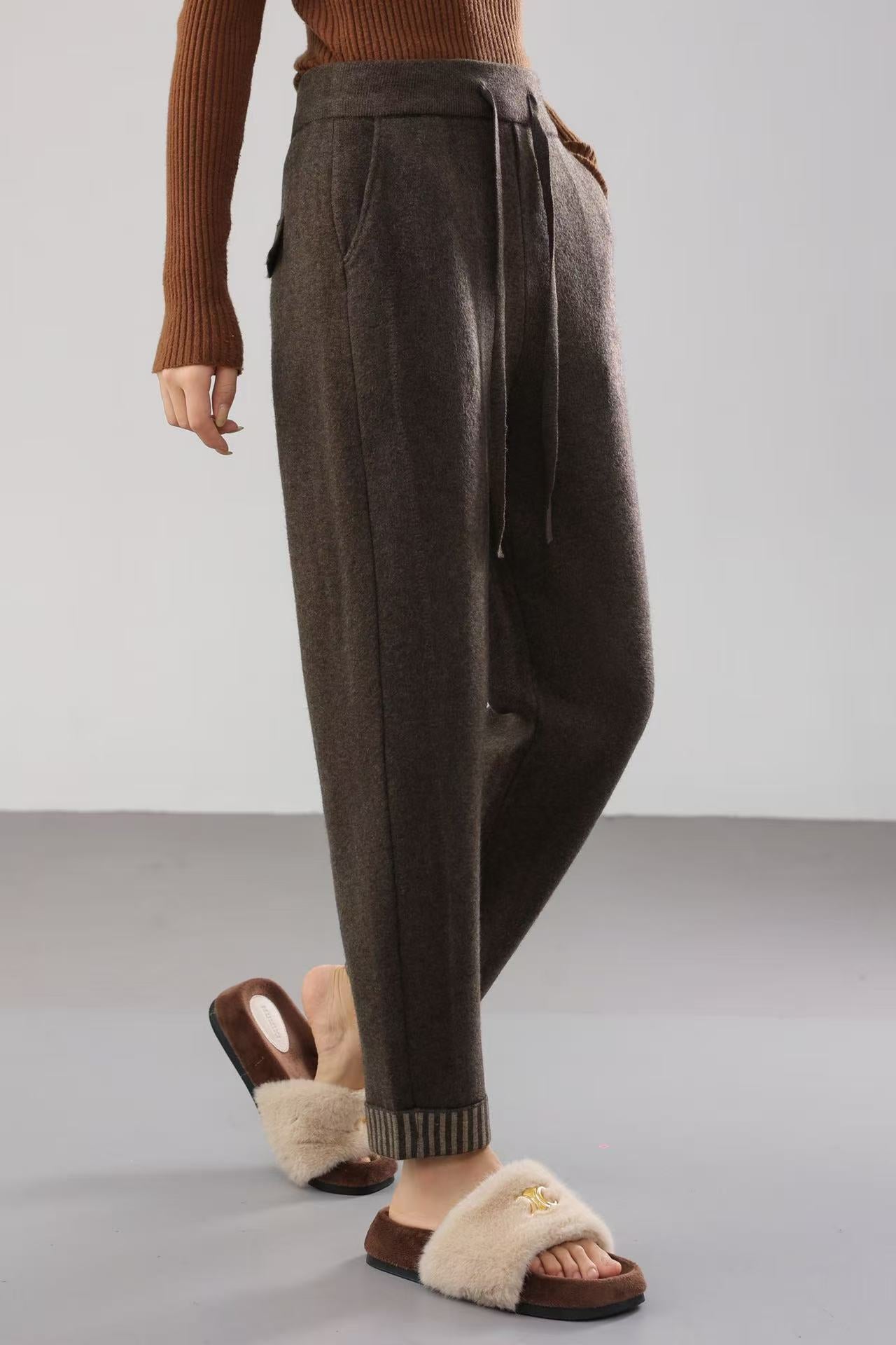 Women's Strand Thickening Tapered Air Layer Flanging Contrast Color Casual Pants