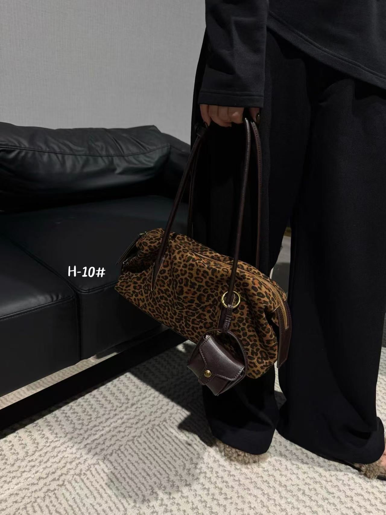 Women's High-grade Retro Suede Large Capacity Underarm Bags