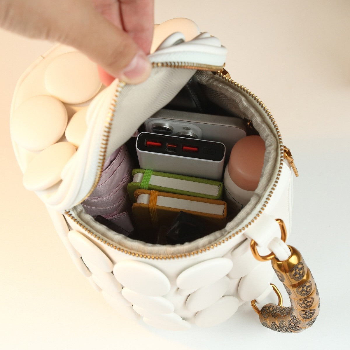 Women's Three-dimensional Polka Dot Decoration Round Handbags