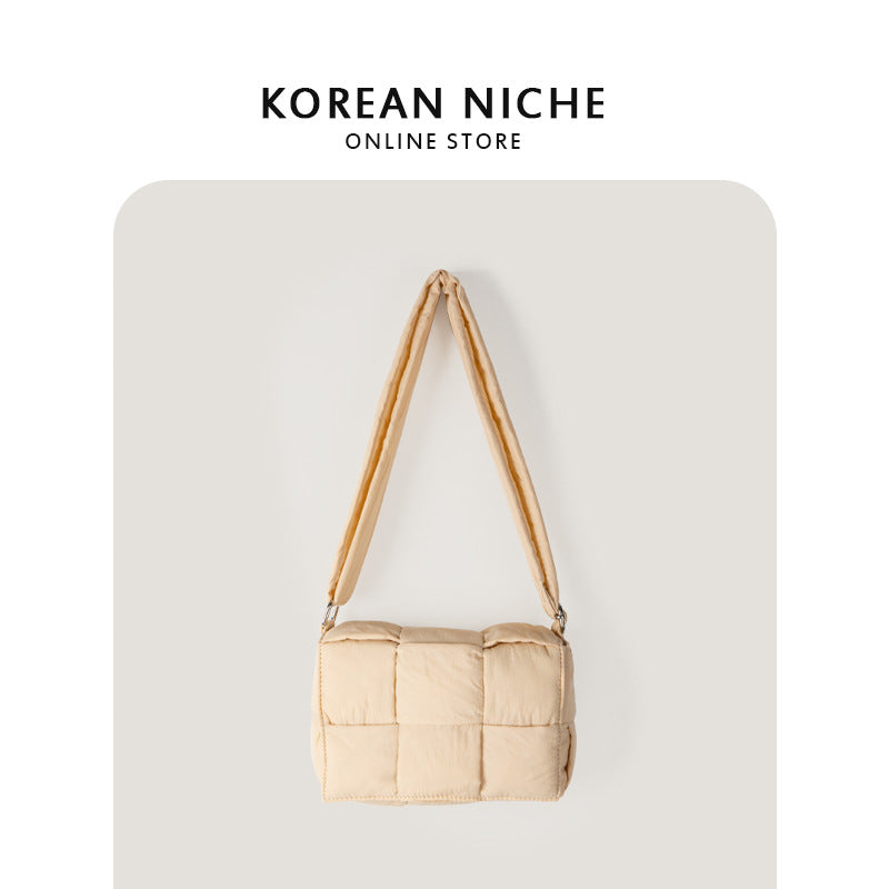 Fresh Literary Female Niche High-grade Woven Crossbody Bags