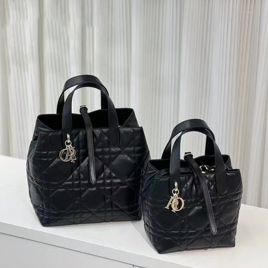 Native Vertical Cowhide Medium Rhombus Commuter Bags