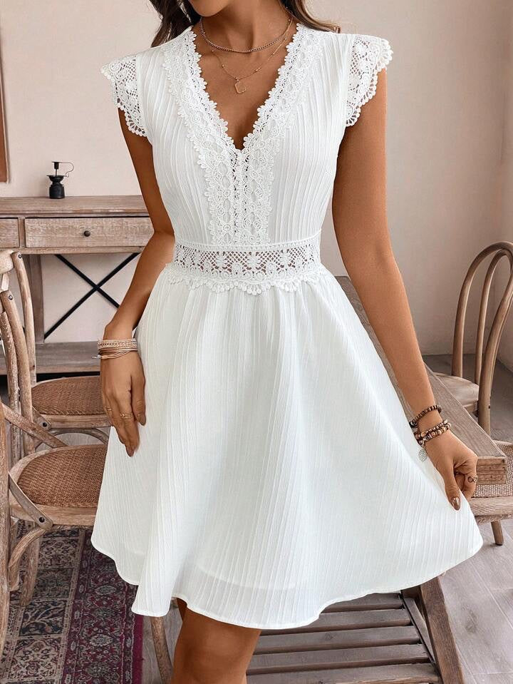Women's Hollow Out Waist Trimming Short-sleeved Fashion Wear Slim Dress