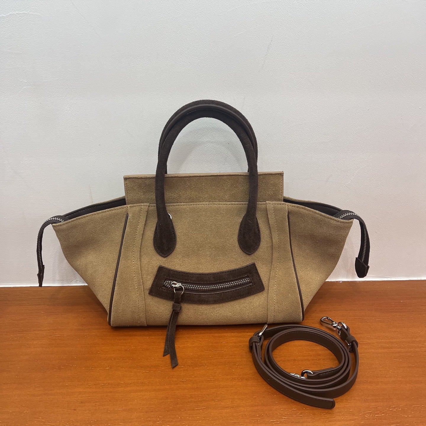 Smiling Face Commuter Large Capacity Retro Handbags