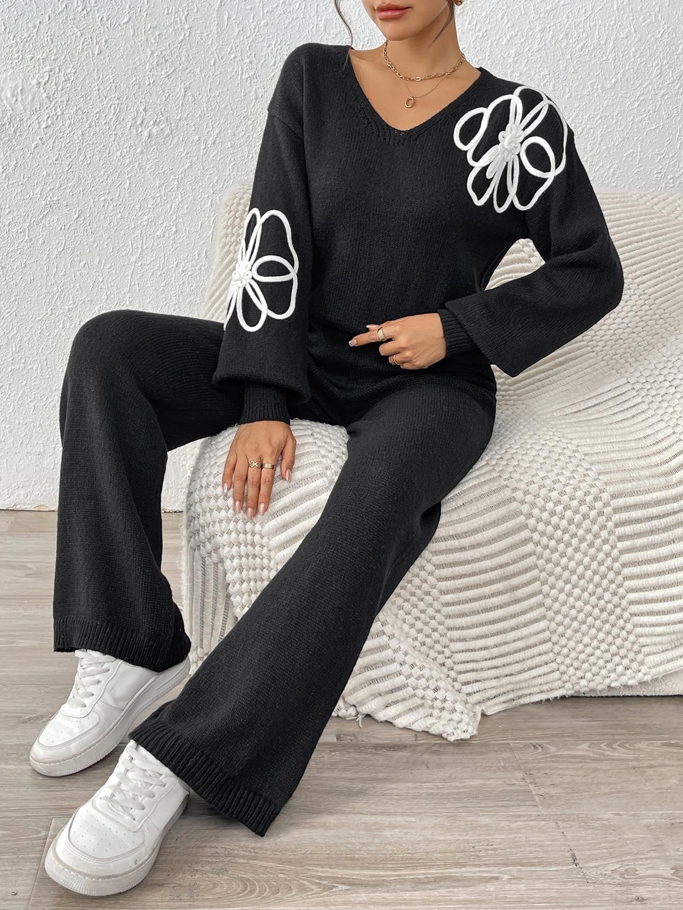 Women's Casual Flower Embroidered Ribbon Two-piece Set Sweaters