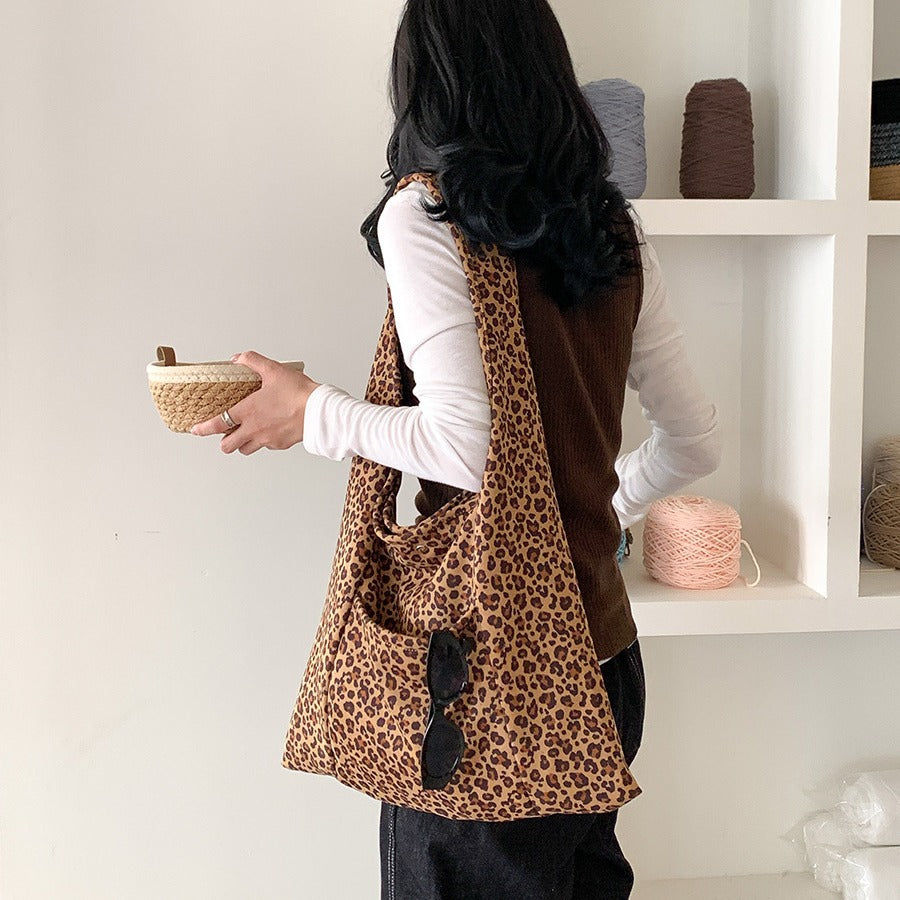 Women's High-grade Personality Trendy Large Capacity Commuter Shoulder Bags