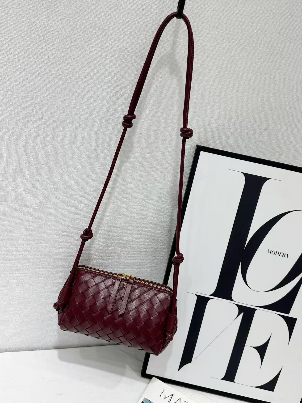 Commute Handmade Style Woven Minority Fashion Handbags