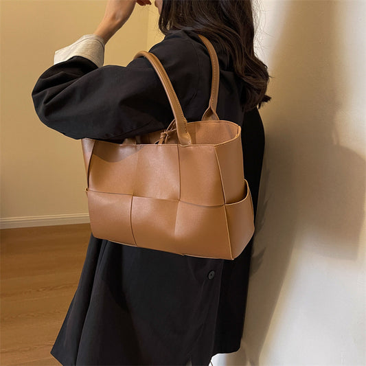 Women's Large Capacity Autumn Fashion Personalized Solid Shoulder Bags