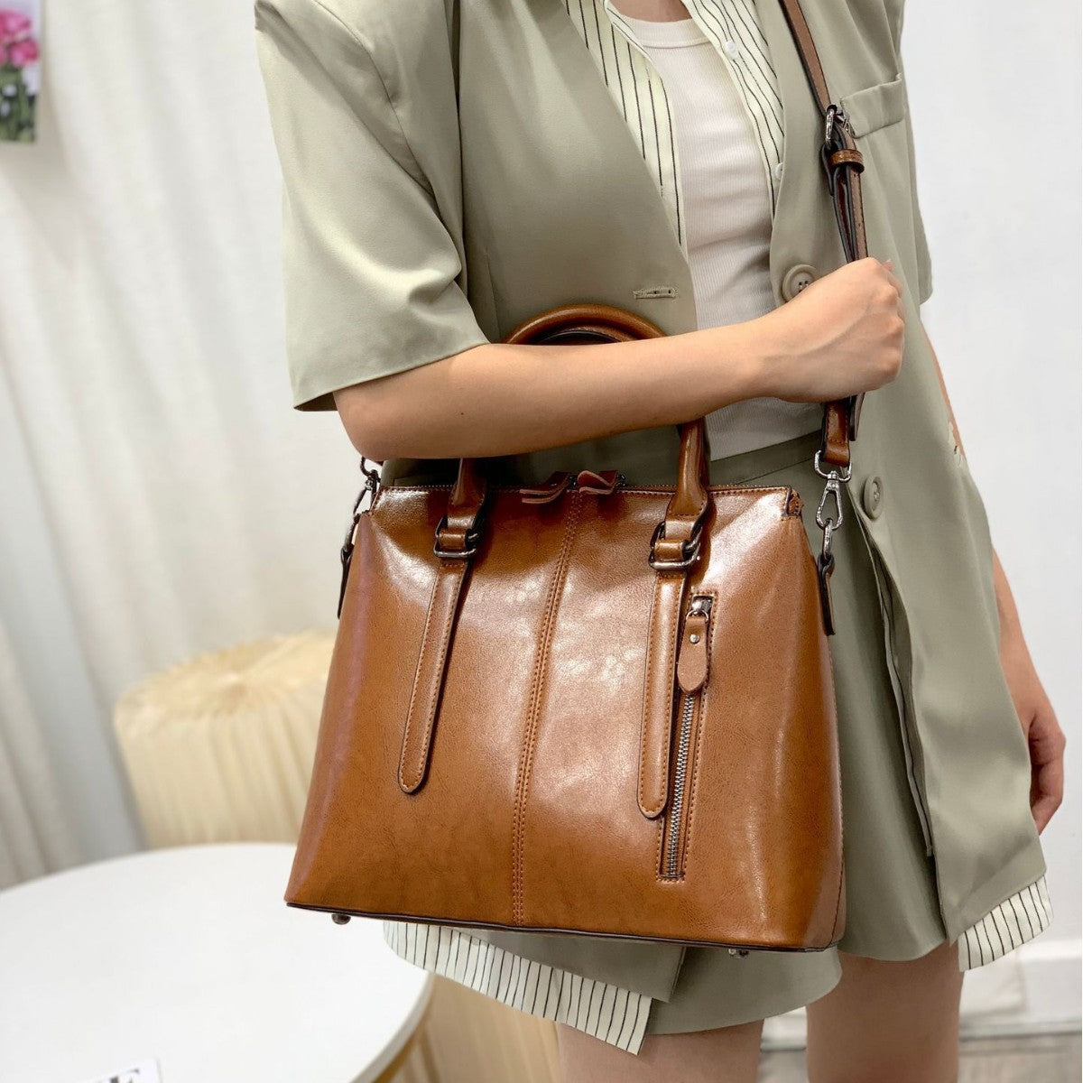 Popular Classy Women's Leather Retro High-grade Handbags