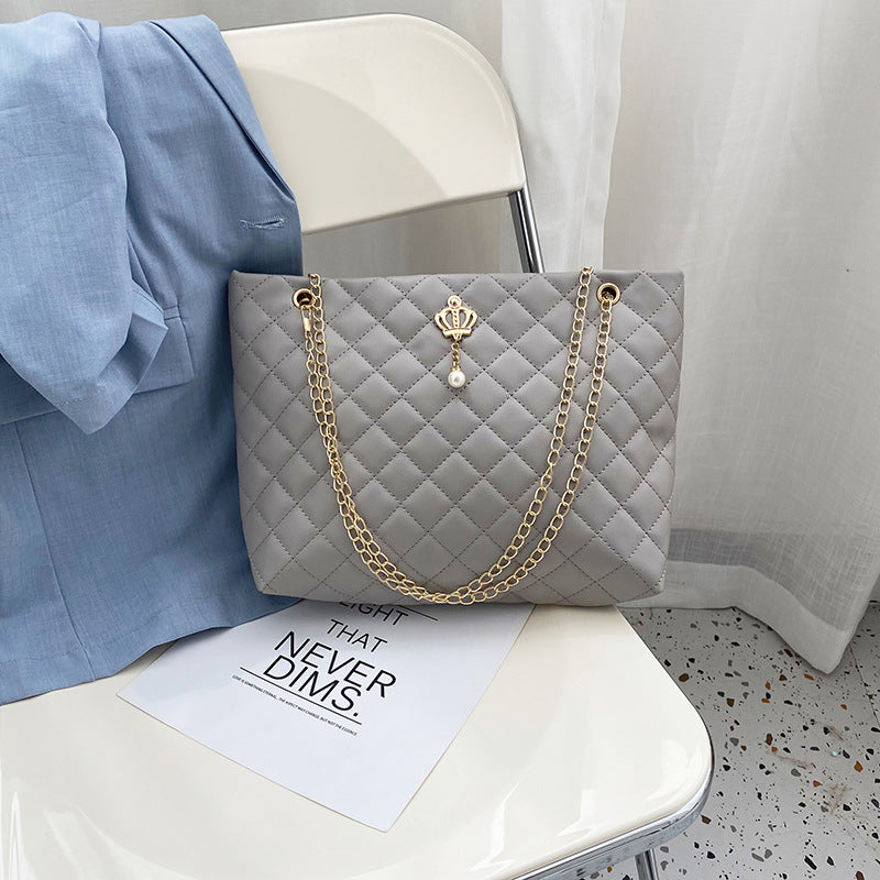 Fashion Diamond Embroidered Personalized Crown Hardware Handbags