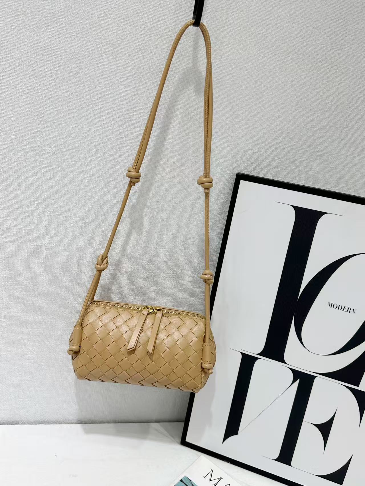 Commute Handmade Style Woven Minority Fashion Handbags