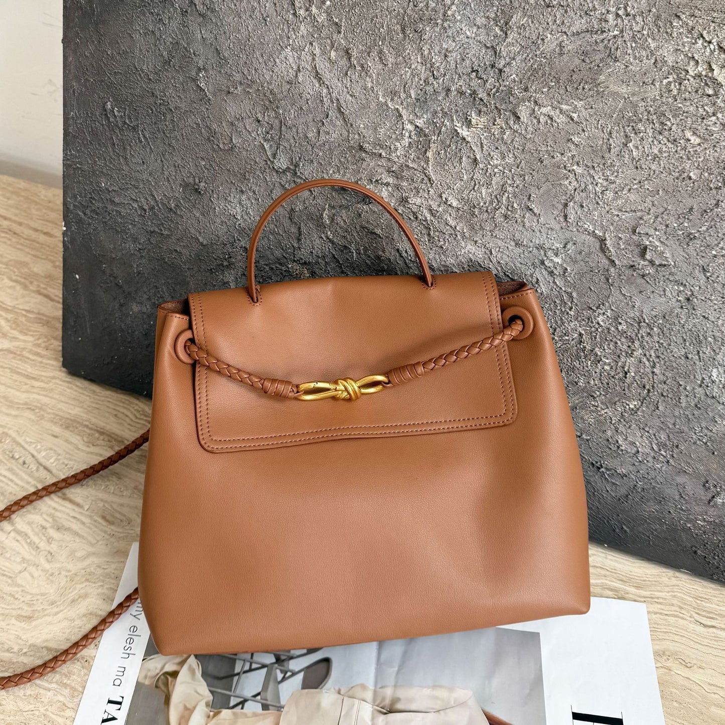 Women's First Layer Cowhide Plain Weave Fashion Shoulder Bags