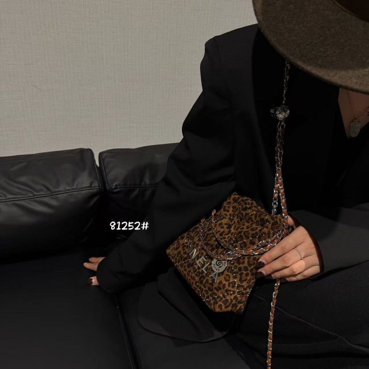 Women's Suede Pattern Retro Debutante Style Chain Tote Bags