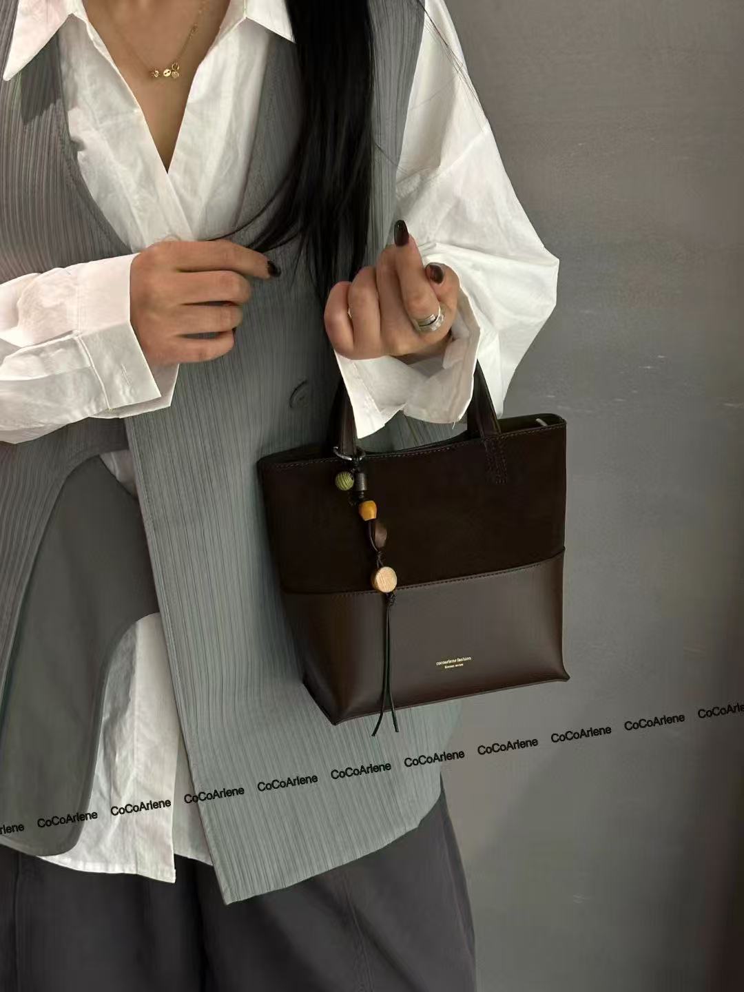 Attractive Cool Women's Fashion Best-selling Retro Handbags