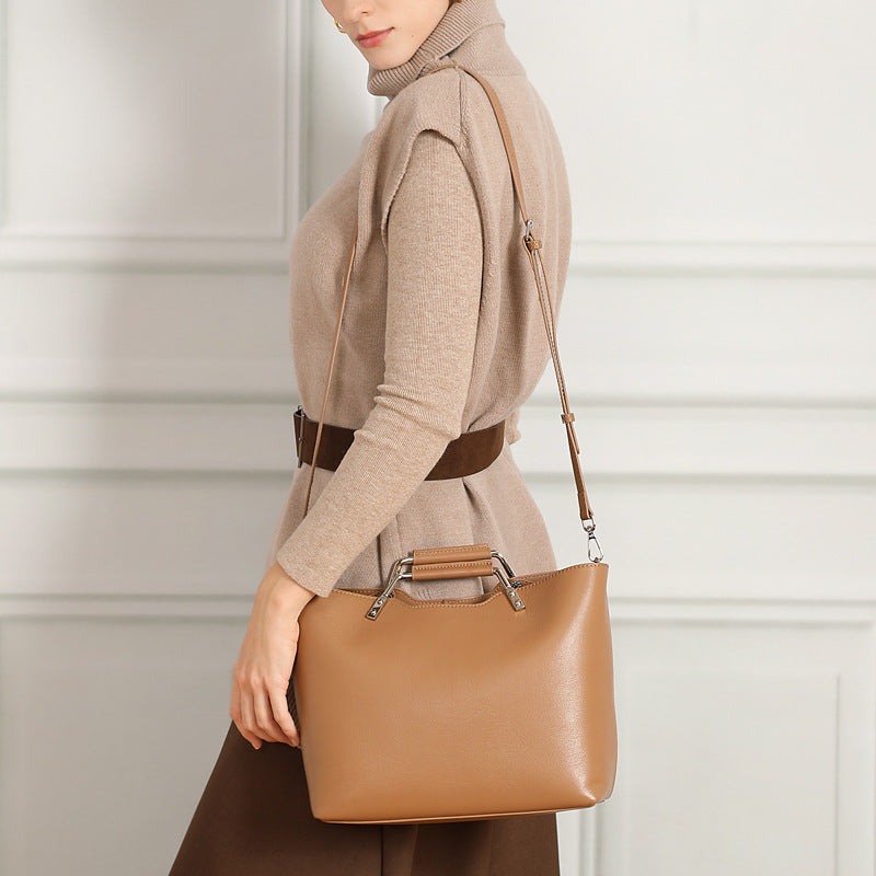 Women's Vintage First Layer Cowhide Artistic Simple Crossbody Bags