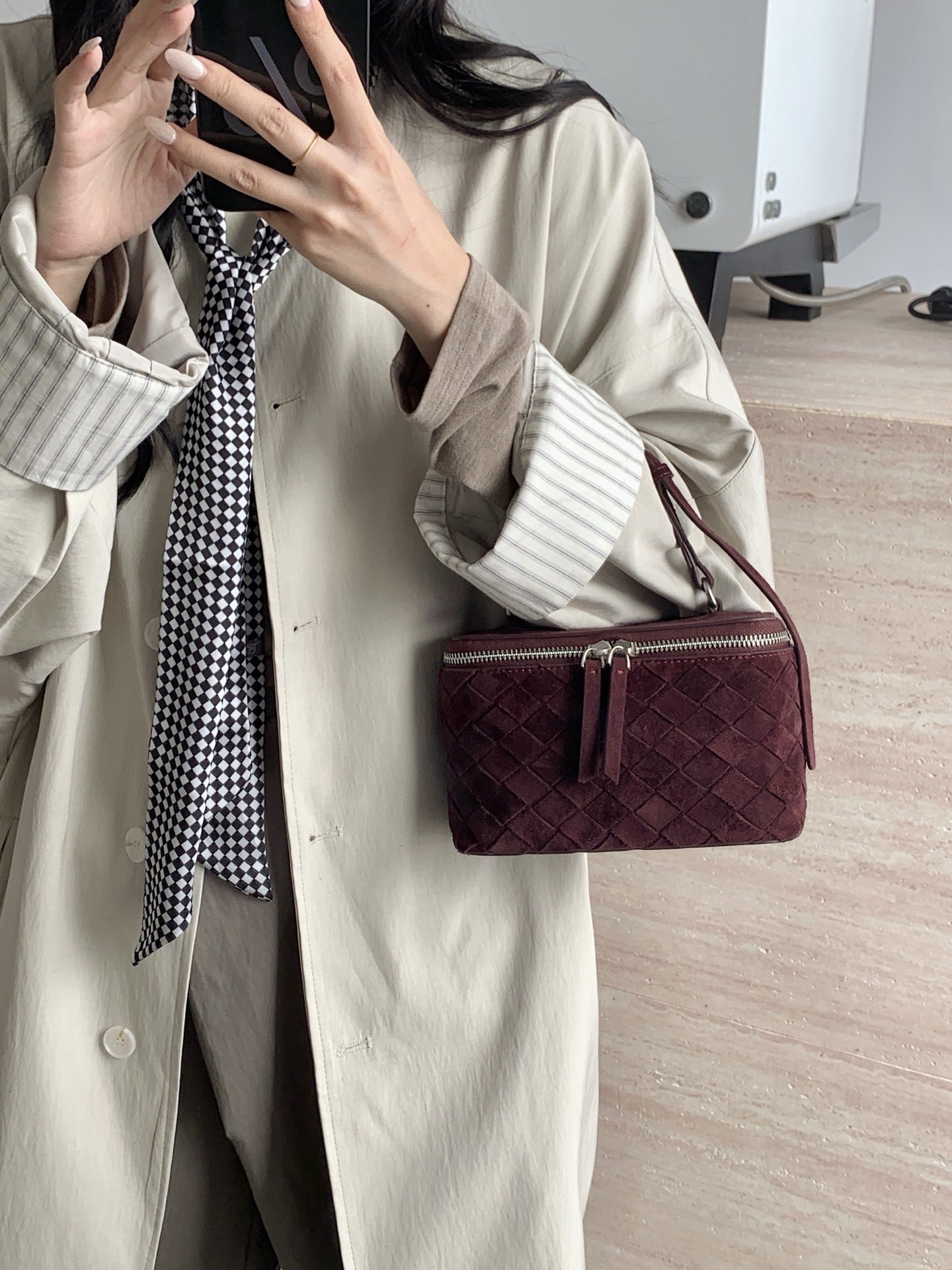 Women's Contrast Color Retro Cowhide Frosted Woven Small Square Bags