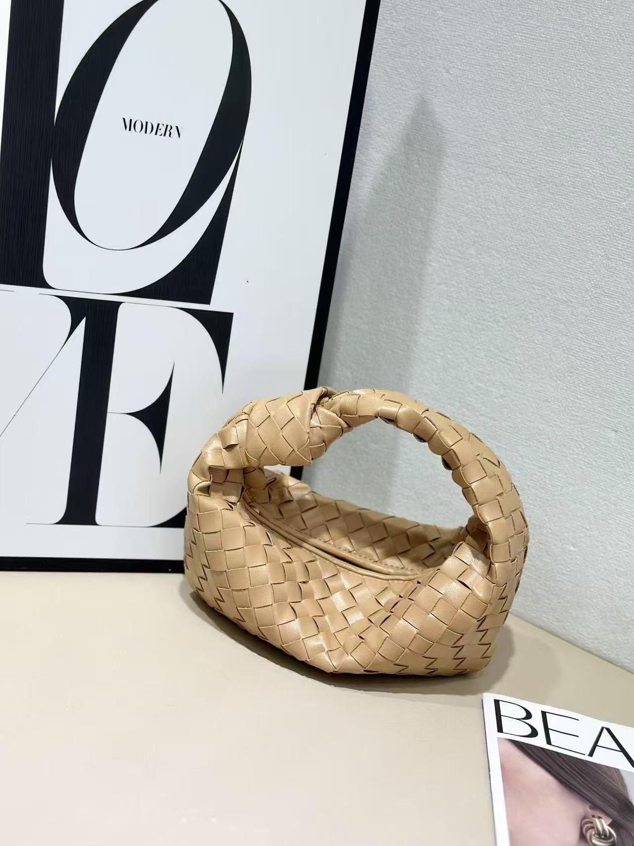 Creative Women's Hand-woven Dumplings Underarm Cowhide Handbags