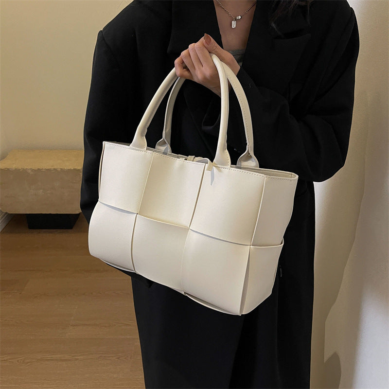 Women's Large Capacity Autumn Fashion Personalized Solid Shoulder Bags