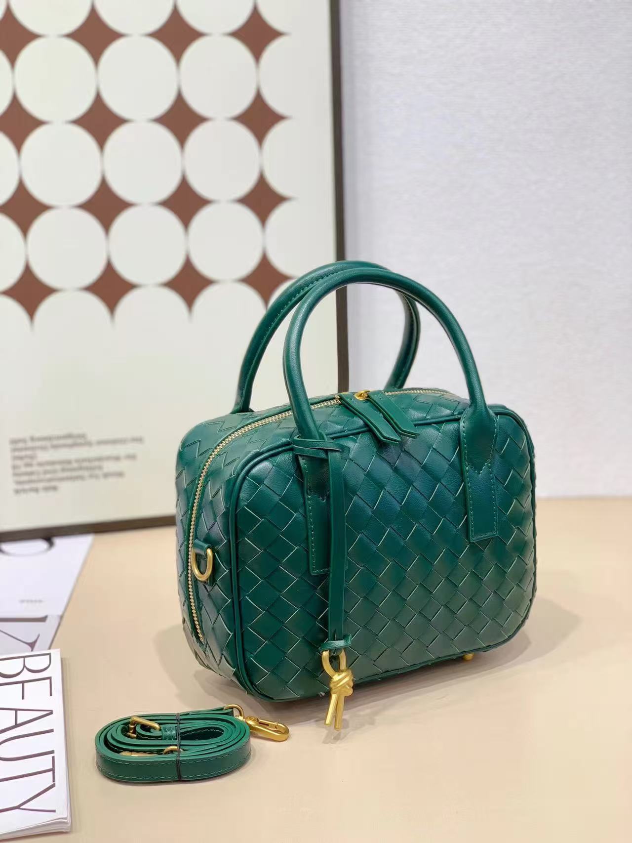 Versatile Hand-woven Pillow Large Capacity Bowling Handbags