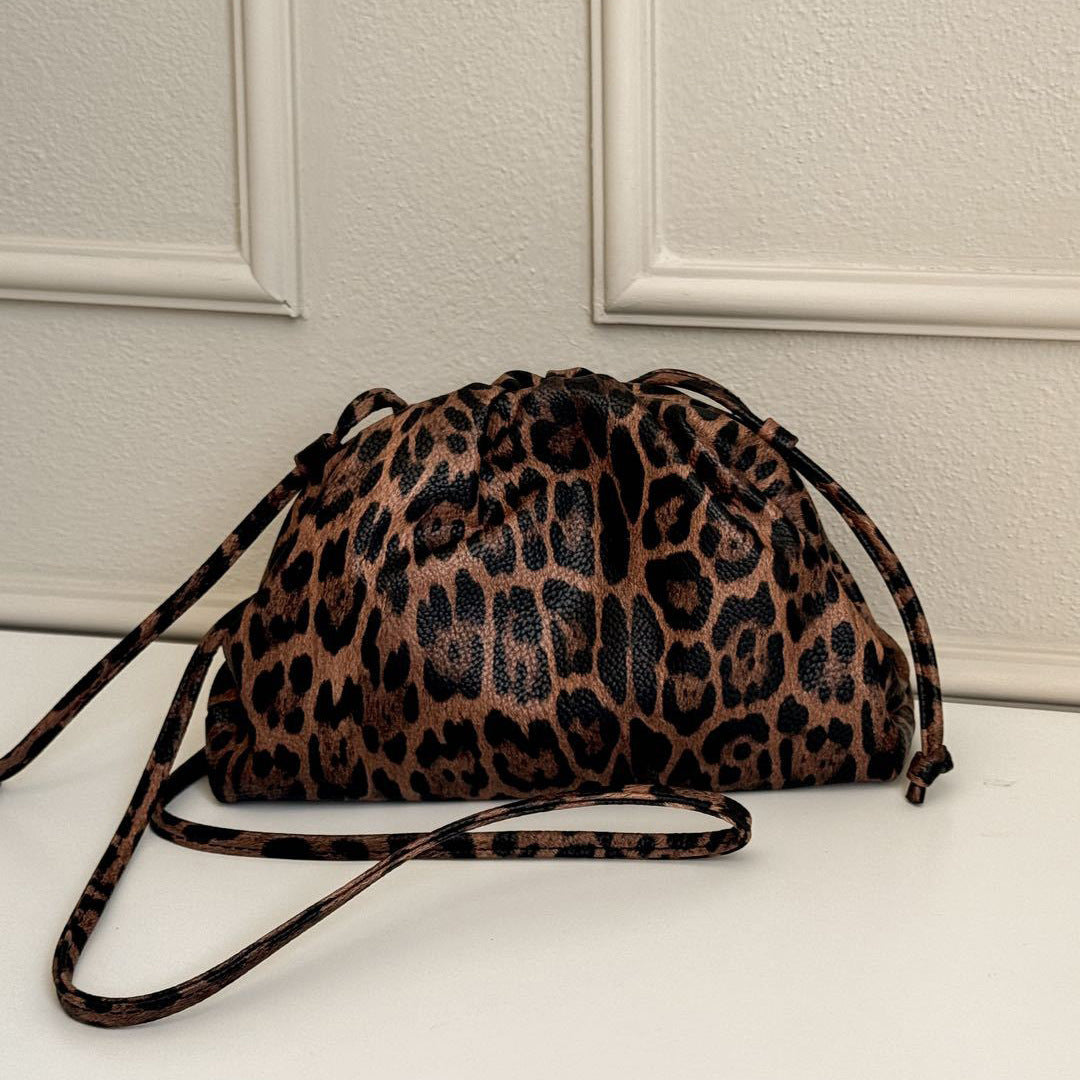 Women's Warm-up Large Pleated Leopard Pattern Cloud Fashion Handbags