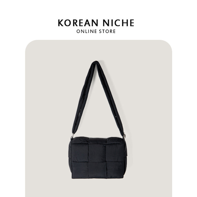 Fresh Literary Female Niche High-grade Woven Crossbody Bags