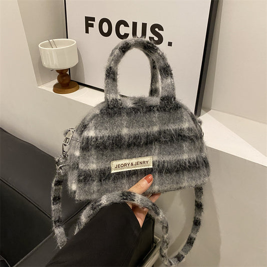 Women's Portable Furry Pouch Winter Support Crossbody Bags