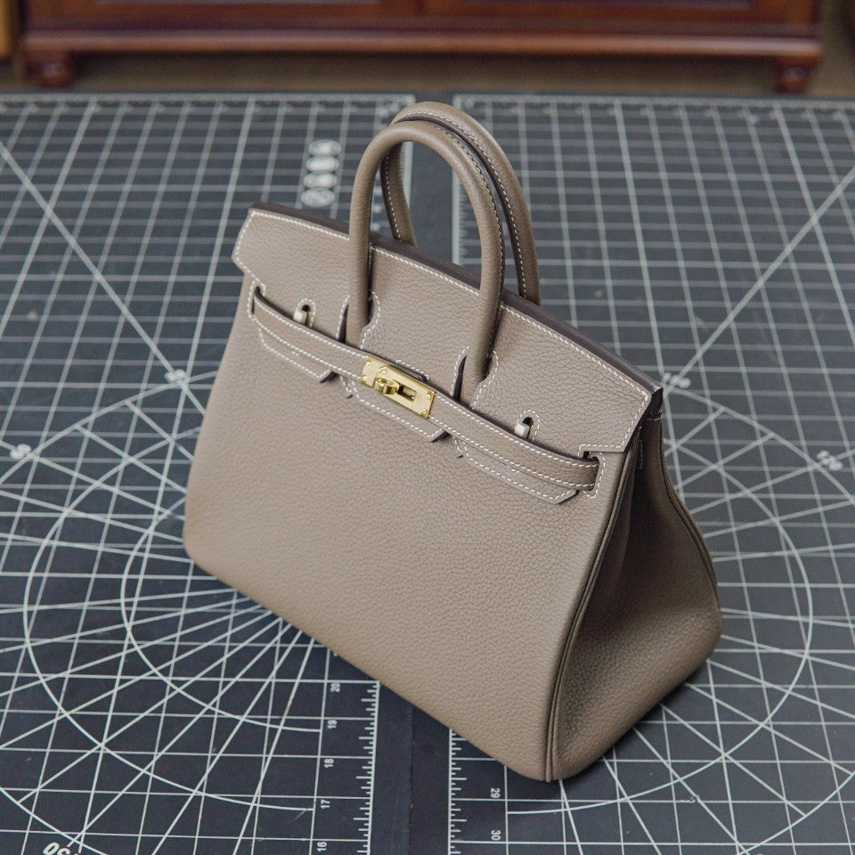 Women's High Sense Fashion Temperament Genuine Leather Classic Handbags