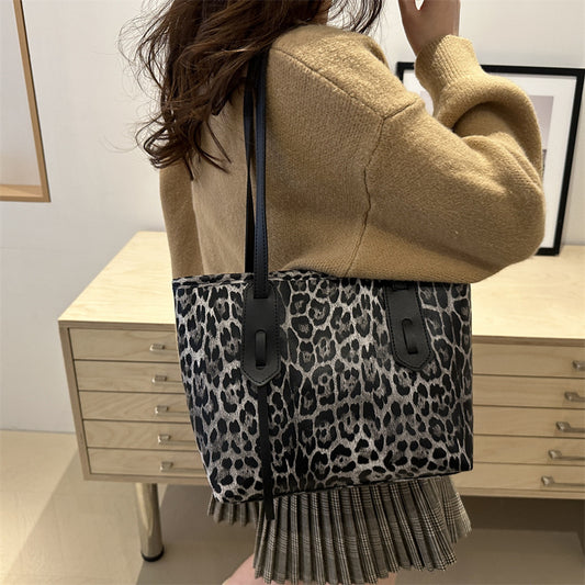 Women's Large Capacity Simple Leopard Print Winter Tote Bags