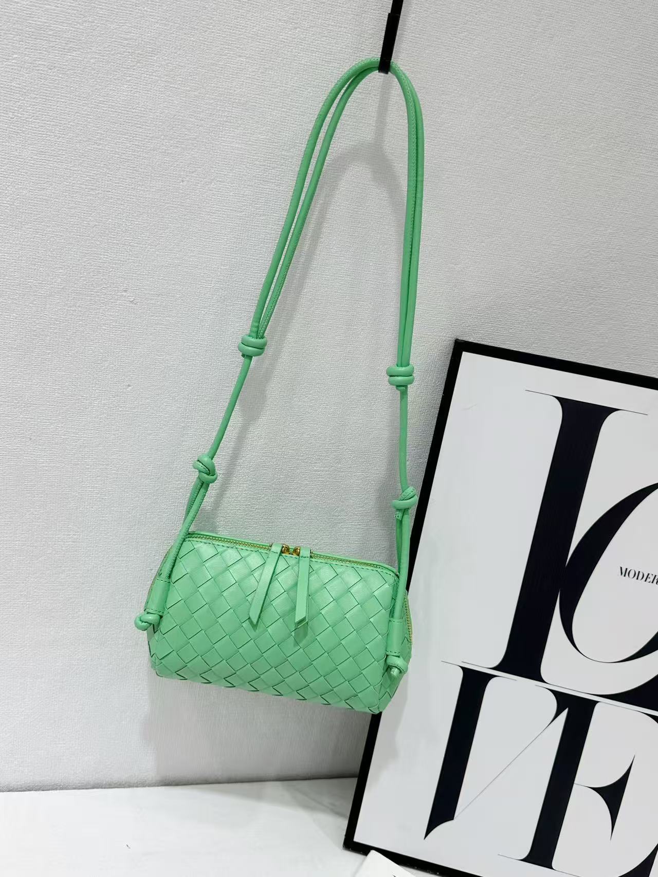 Commute Handmade Style Woven Minority Fashion Handbags