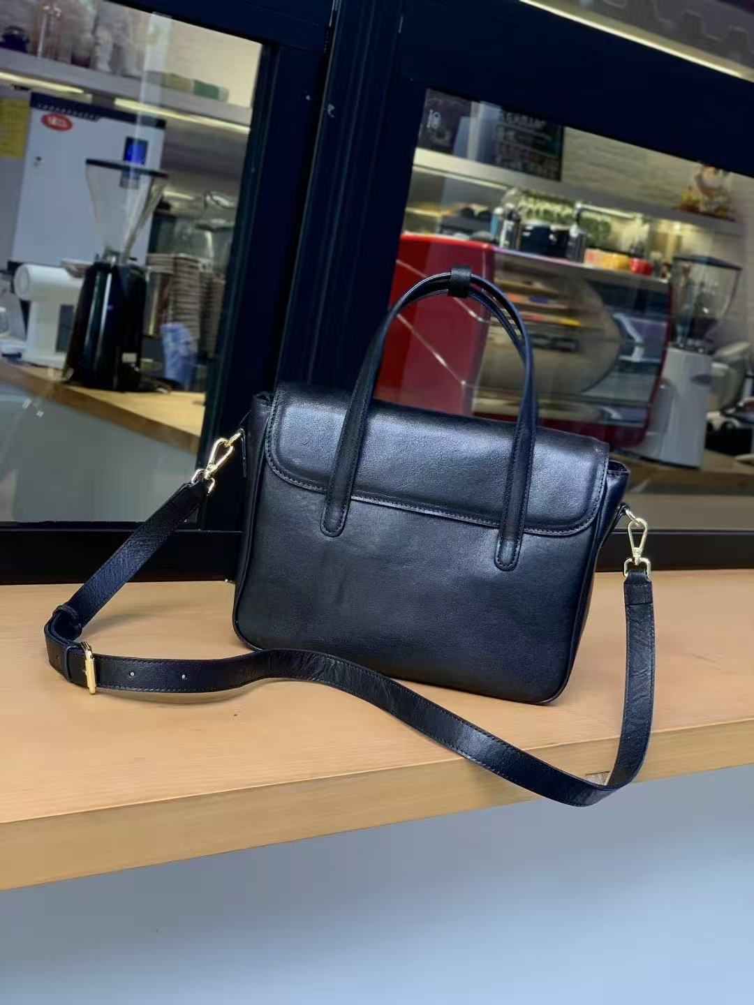 Women's Layer Plant Cowhide Leather Retro Fashion Handbags