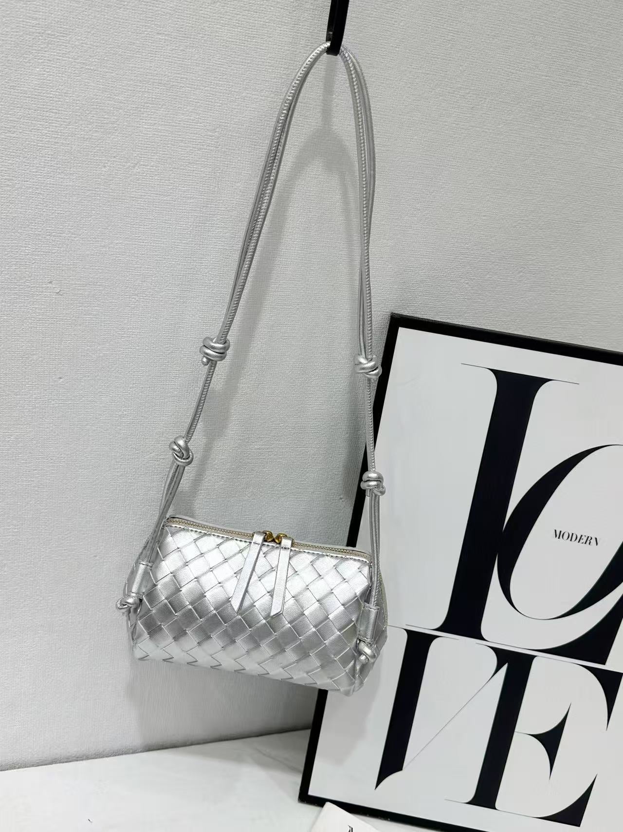 Commute Handmade Style Woven Minority Fashion Handbags