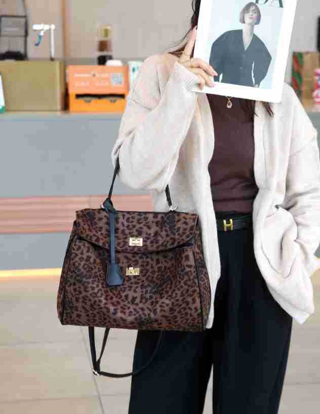 Leopard Print Large Capacity Portable Advanced Handbags